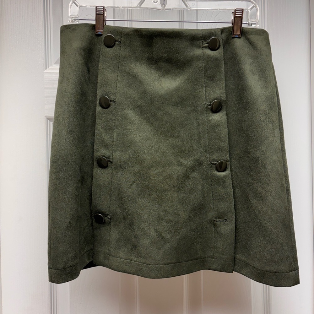 LOFT Dark Green Faux Suede Button Skirt – Size 8
